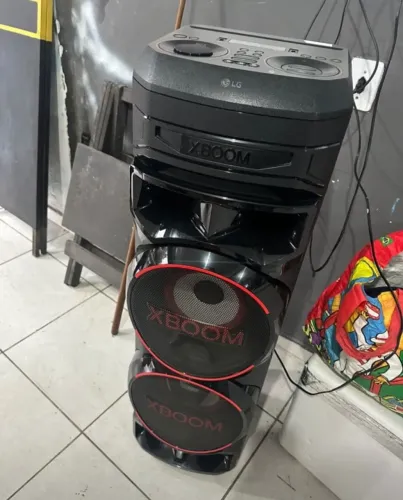 Caixa de som LG bem potente