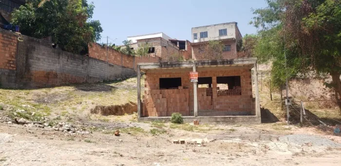 CASA 2Q, BAIRRO PERNAMBUCO/FLORESTAL