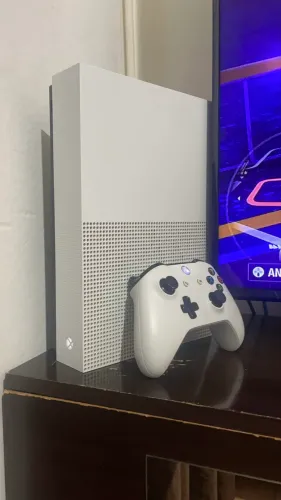 Xbox One Series S - 1Tb - Mídia digital - 1 controle