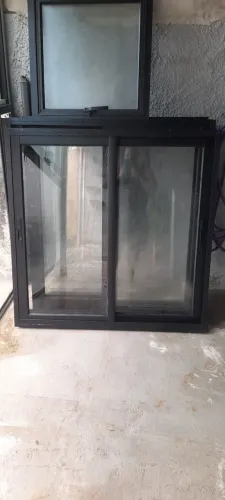 Vendo 3 janelas e uma basculante