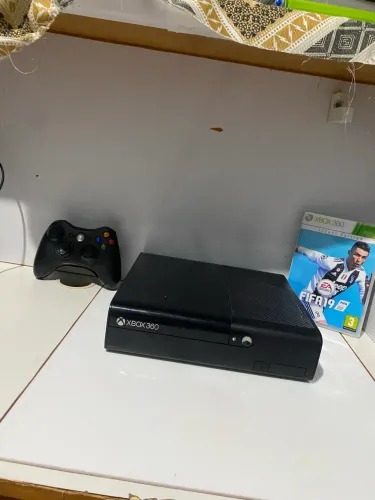 Vendo Xbox desbloqueado e completo com fonte e dois controle e dou mais 