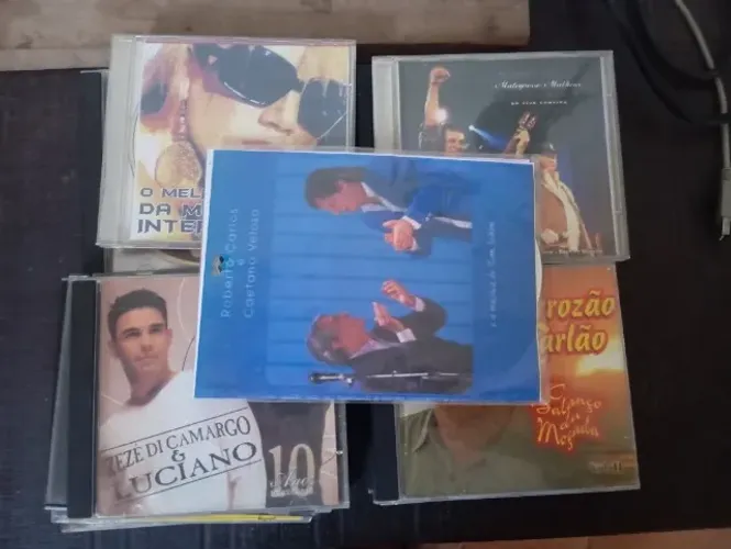 Cds de musicas internacionais e nacionais 24DvDs