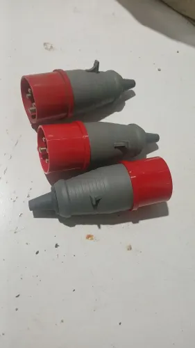 Plug 380v 3 pinos +t