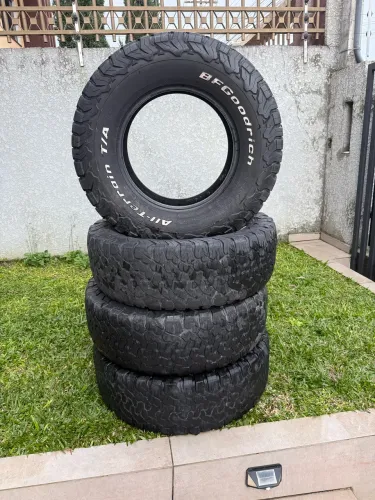Pneus 285 70 R17 - bf goodrich