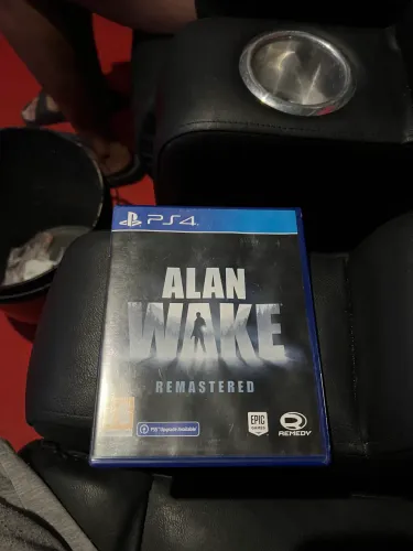 Alan Wake Remastered PS4 Jogo Físico Ação Terror Epic Games