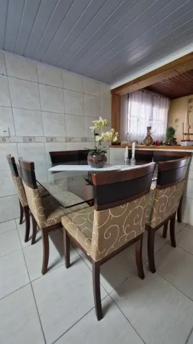 Mesa de jantar quadrada