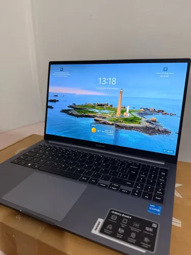 Notebook Samsung Book 4 sem detalhes