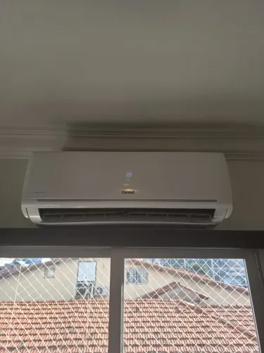 Ar condicionado em perfeito estado de funcionamento, com pouquíssimo tempo de uso.