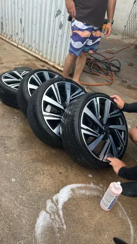 Vendo rodas 18 com pneus novos