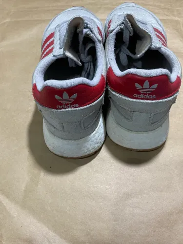 Tênis adidas original I-5923 usado e em ótimo estado. Cinza e vermelho.