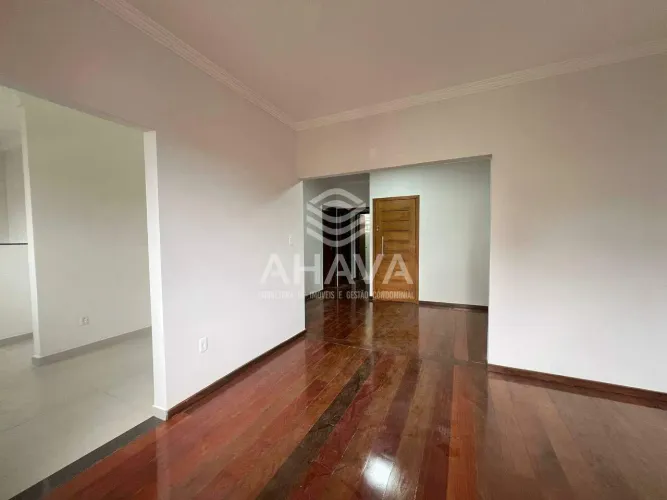 Casa com 3 Quartos sendo 1 Suíte para Locação, 1 Vaga, 85m², Bairro Itapoã, próximo à Aven