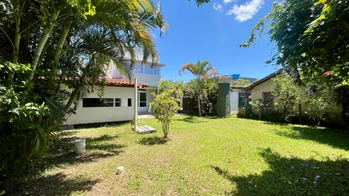 Casa 3 Quartos perto Novo Campeche Vista para o Mar 200m da Praia em Rua sem Saída 
