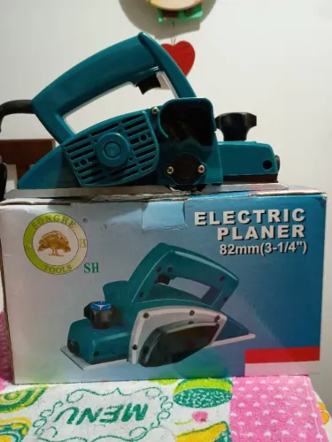 Vendo 1 Plaina Elétrica,110volts,500wats,nova com manual e acessórios.