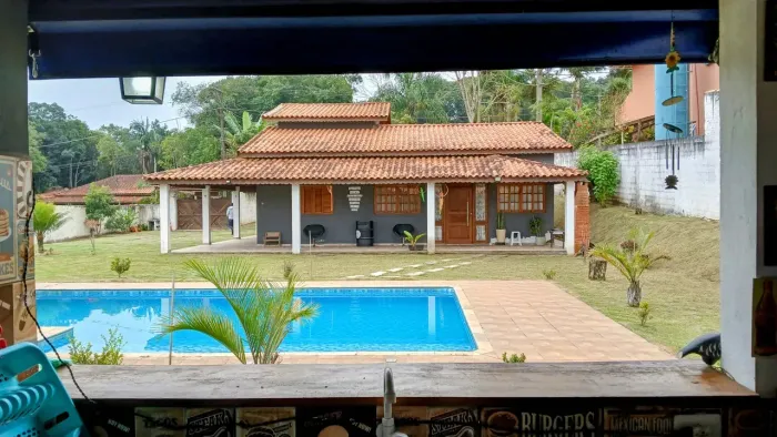 Vende linda chácara em condomínio fechado em IBIÚNA