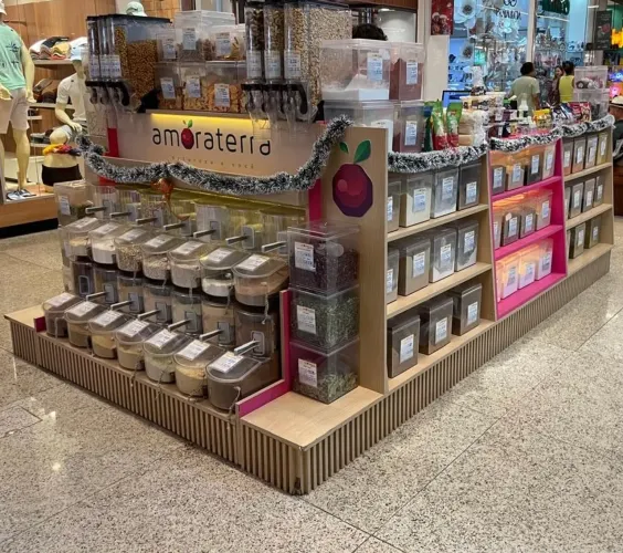 Quiosque madeira com dispenser de granel
