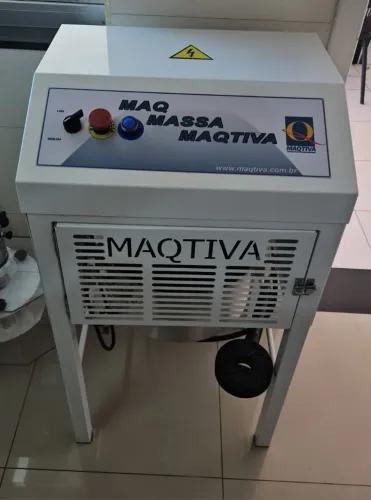 Máquina modeladora de salgados e Masseira