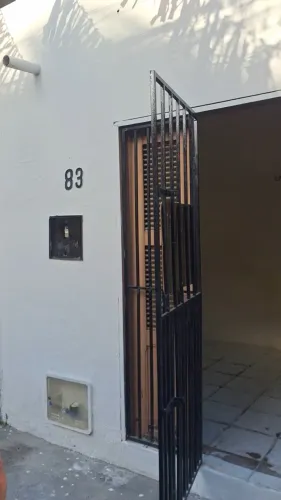 ALUGA-SE CASA
