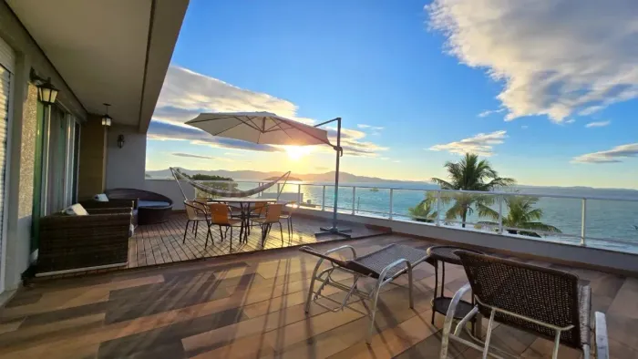 Cobertura para venda em Canasvieiras com 3 quartos, sendo 3 suítes , 300m²