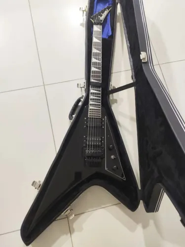 Guitarra Jackson JS32 Randy Rhoads + Case