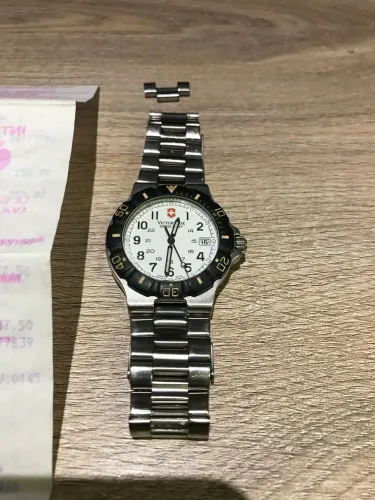 Relógio Victorinox Swiss Army em perfeito estado acompanha nota e caixa