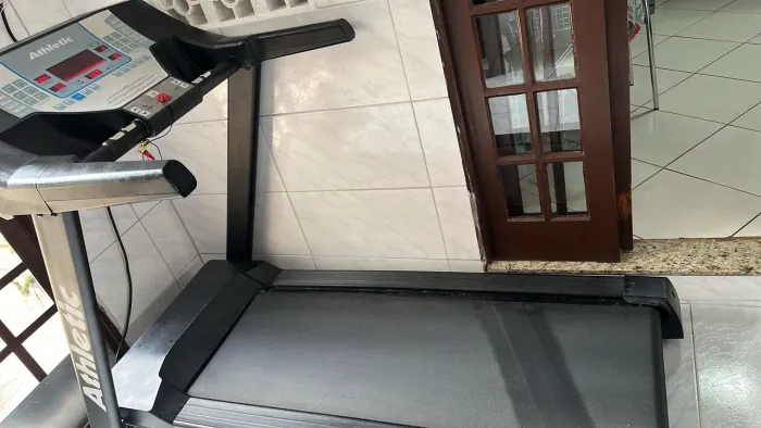 Esteira elétrica Athletic profissional 220W