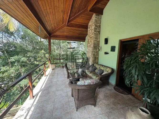 Casa com 4 suítes e 559m² no Condomínio Iolanda - Taboão da Serra - SP