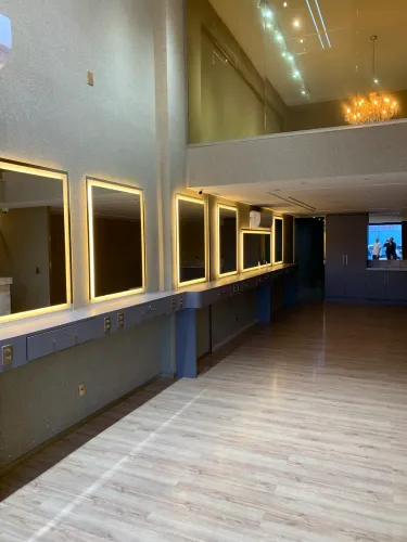 BANCADA COM GAVETAS E ESPELHOS LED 11,40mt