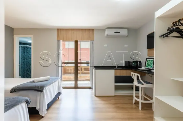 Studio mobiliado no Alto da XV perto do Jardim Botânico com lazer
