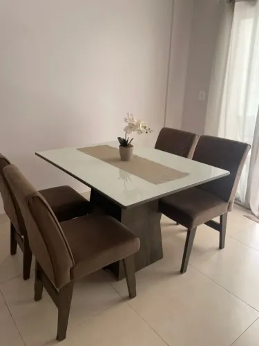 JOGO DE MESA EM MDF COM 4 CADEIRAS