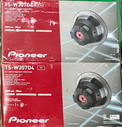 4 subwoofer Pioneer cara preta e borda cinza 1200 hrms