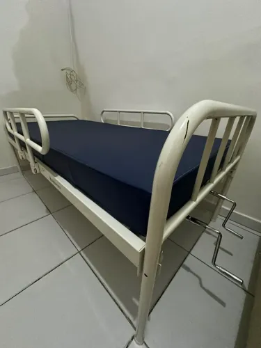 CAMA HOSPITALAR COMPLETA COM COLCHÃO - R$ 2.000