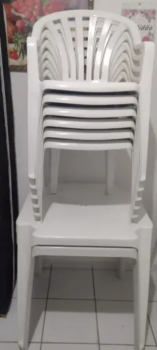 Conjunto de mesas e cadeiras