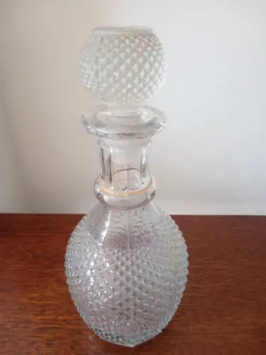 Garrafas em vidrão decorativas.