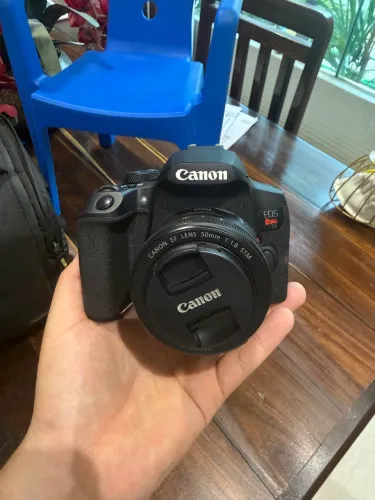 Câmera fotográfica CANON EOS Rebel T8i
