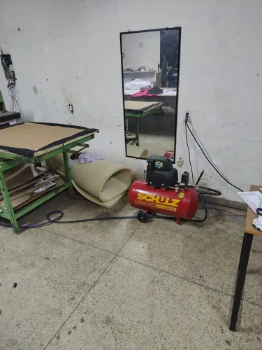 Vendo prensa pneumática com compressor 