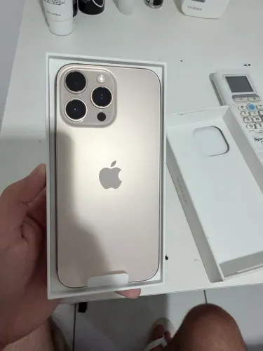 iPhone 16 pro Max 256 dourado 