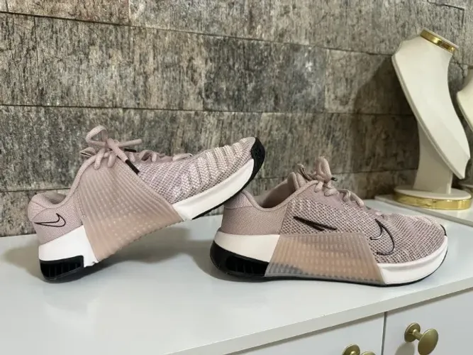 Tênis Nike Metcon 9 Premium feminino - cor rosa - tamanho 36 