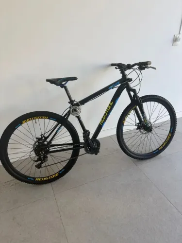 Bicicleta Redstone Taipan 29 Mtb com cadeirinha para criança