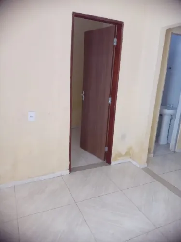 Aluga-se casa no bairro Queimadinha, próxima ao centro da cidade