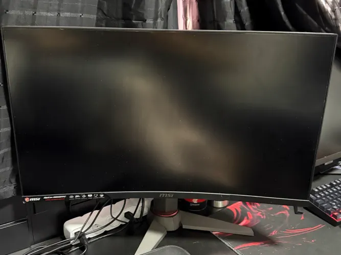 Monitor curvo