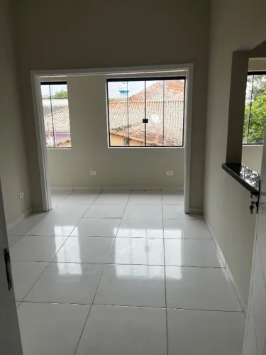Alugo apartamento na região central em Paranaguá.