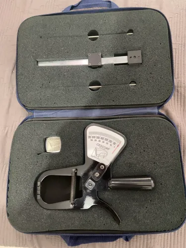 Adipometro Clínico Tradicional Com Trena E Estojo Cescorf No