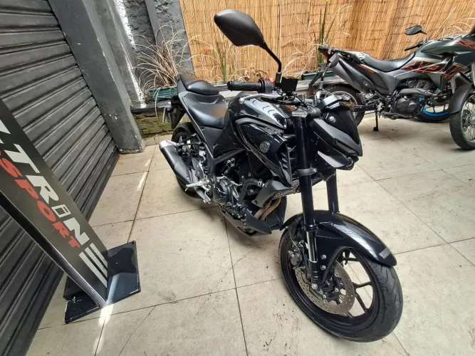 YAMAHA MT03