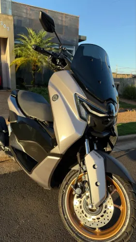 Nmax 2025 apenas 2.100 km