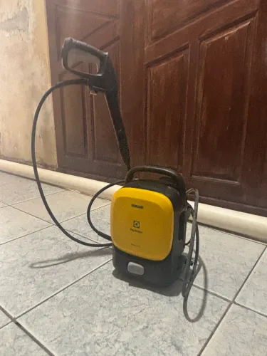 Lava jato de alta pressão eletrolux 