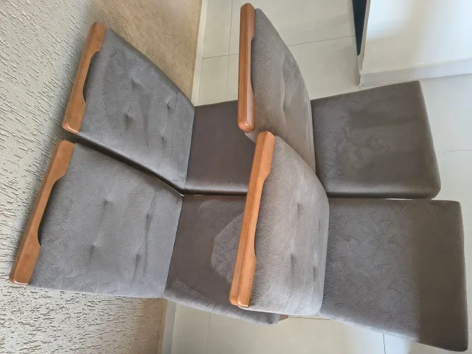 Mesa com 4 cadeiras