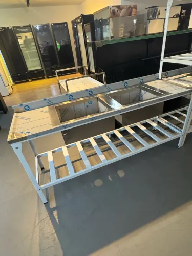 Mesa com 2 cubas tampo inox 1,90x0,55 pés pintados epóxi 