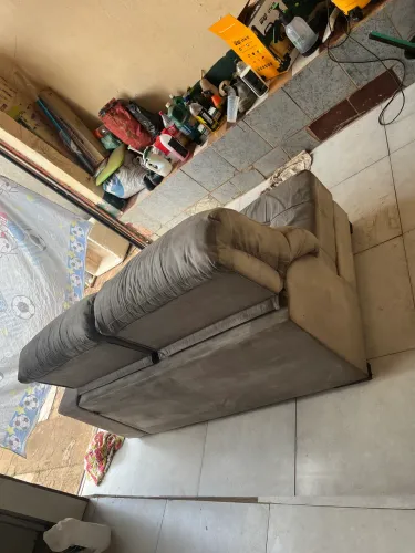 Sofá retrátil cinza dois lugares higienizado