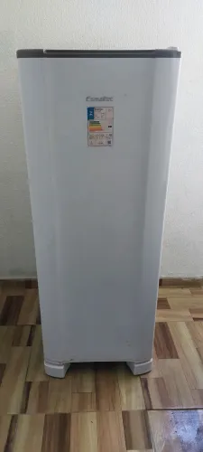 ? Geladeira Esmaltec ROC31 - 245 Litros - Excelente Estado - 127V