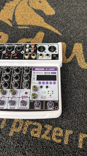 Mesa de som Waldman 6-DSP